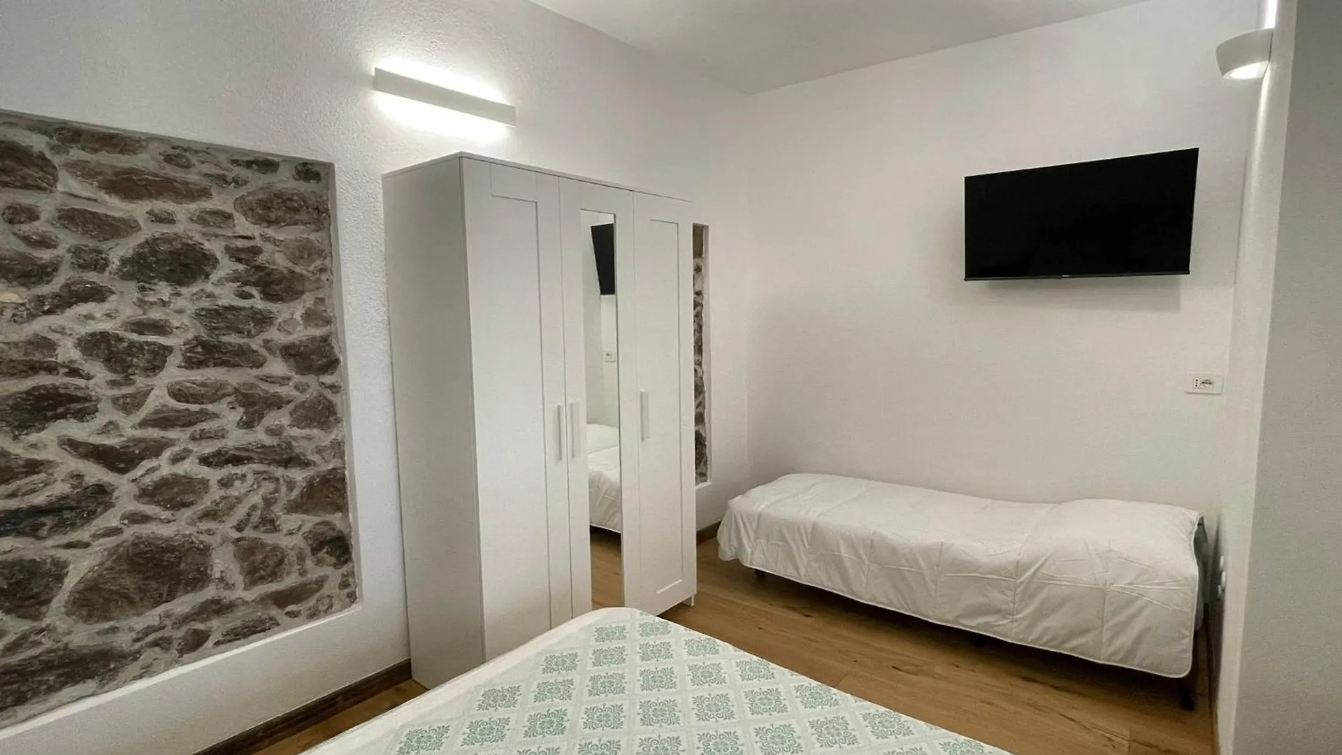 Hotel Sa Troppa De Sos Chentu Dorgali Affittacamere